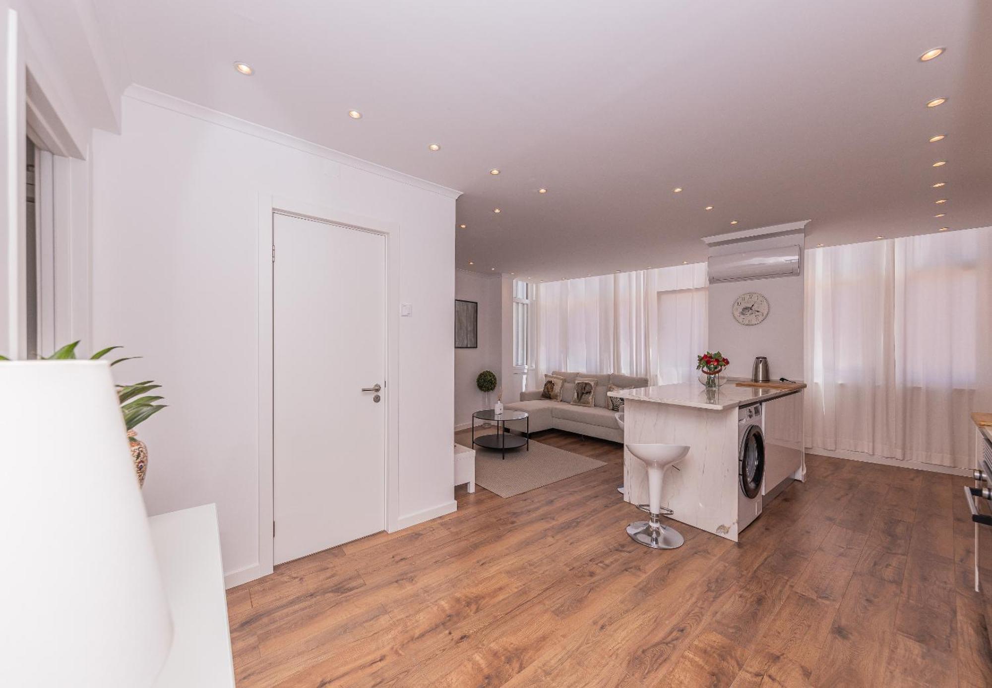T2 Furnished In Central Lisbon, Portugal Apartment *